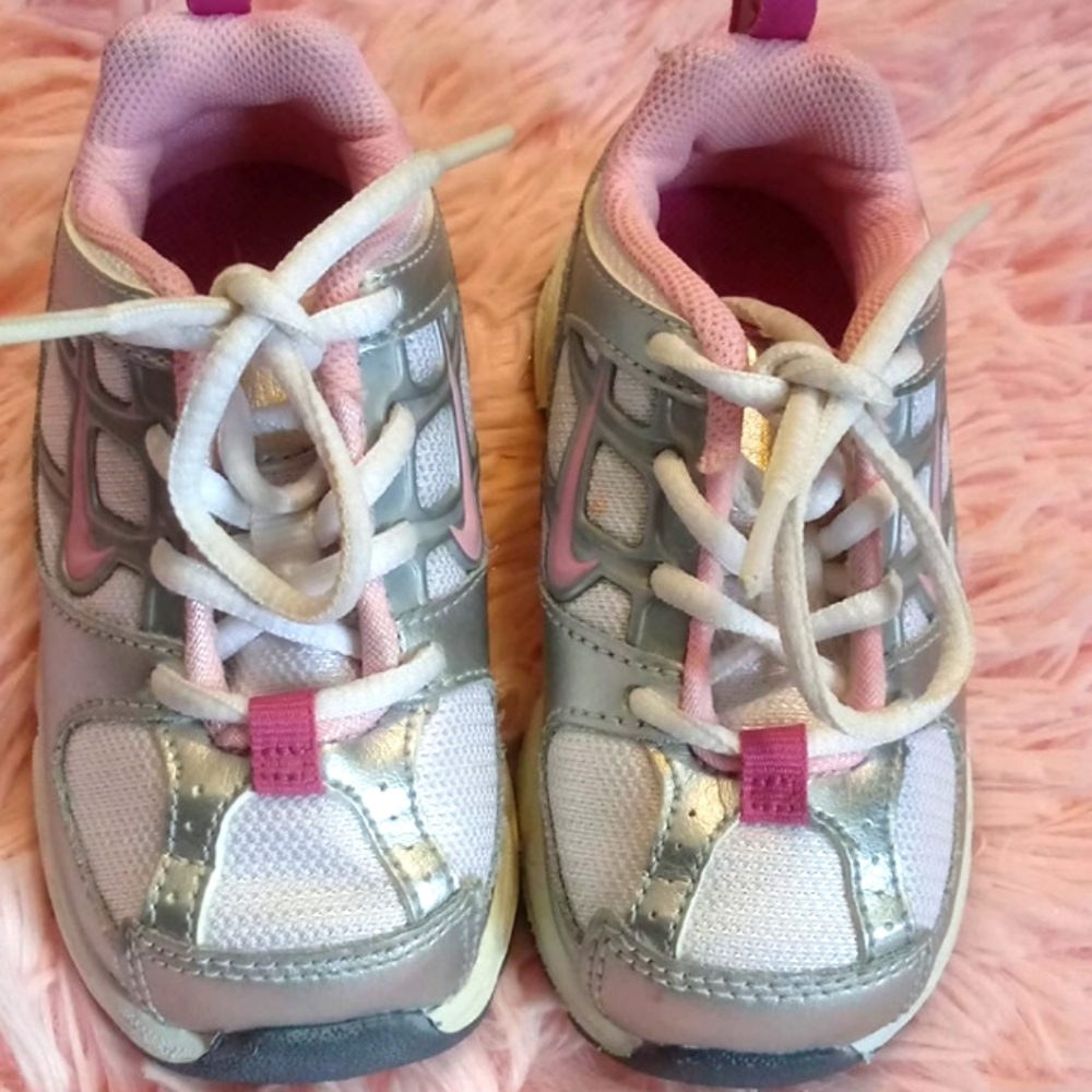 Kids' Nike Shoes - Picture 3 of 7